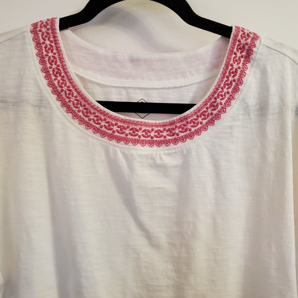 St John's Bay white flutter sleeve pink embroider knit top size 1X - Picture 2 of 4